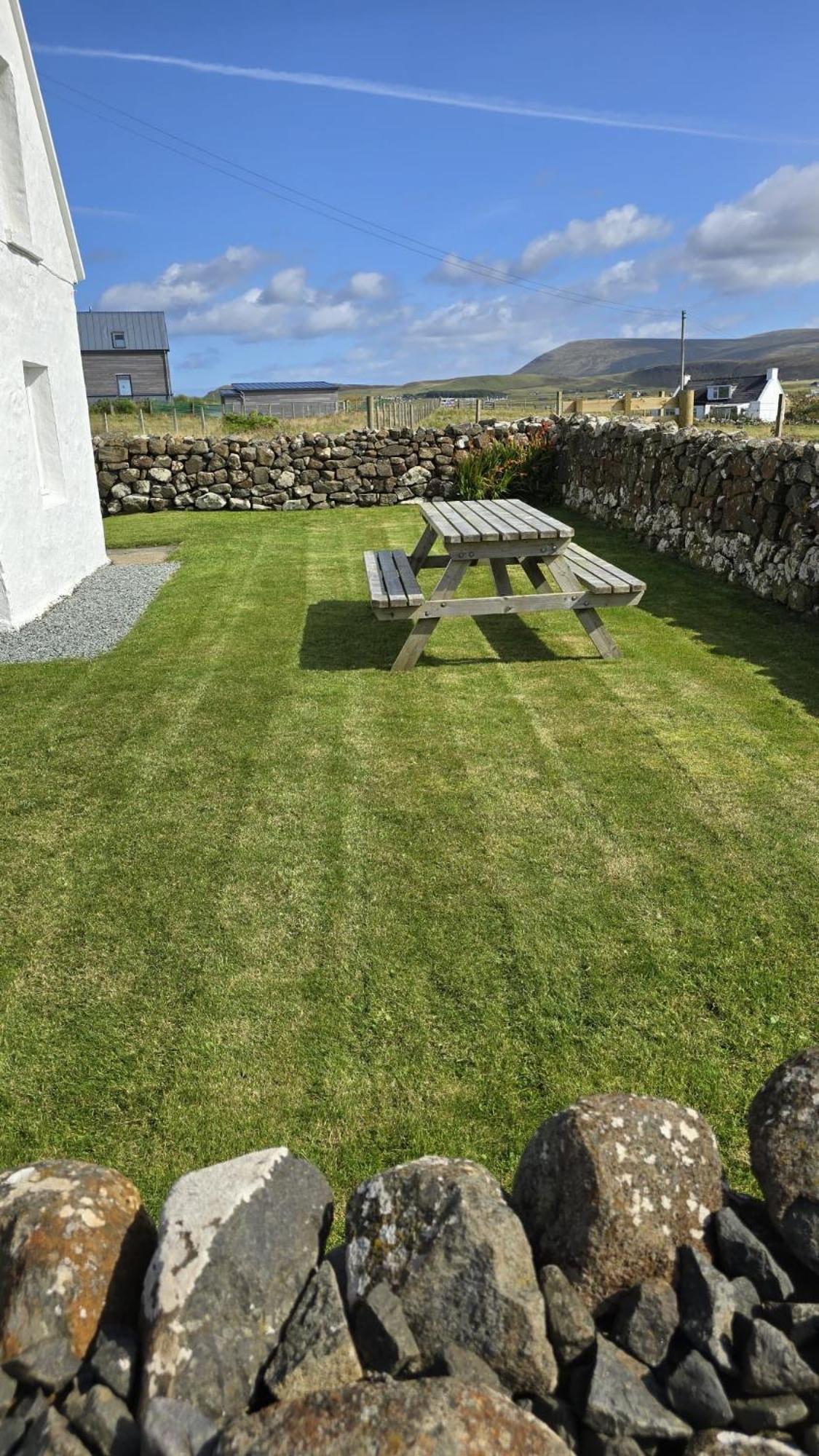 Cnoc Ruaraidh Cottage Kilmuir  ภายนอก รูปภาพ